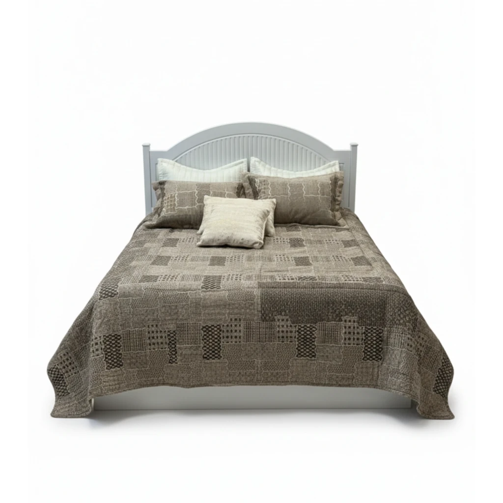 03408976 روتختی 2نفره مخمل شانل گلدوزی 8تکه طرح لیون1 - تصویر 1