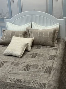 روتختی 2نفره مخمل شانل گلدوزی 8تکه طرح لیون1 - تصویر 3