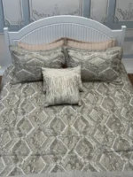 روتختی 2نفره مخمل شانل گلدوزی 8تکه طرح الگا 4 - تصویر 2