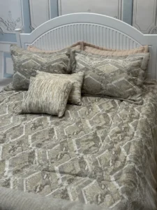 روتختی 2نفره مخمل شانل گلدوزی 8تکه طرح الگا 4 - تصویر 4