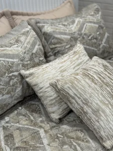 روتختی 2نفره مخمل شانل گلدوزی 8تکه طرح الگا 4 - تصویر 3