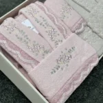 سرویس کامل حوله دونفره دانتل کرالیچه صورتی نسکافه ای - تصویر 6