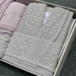 سرویس کامل حوله دونفره دانتل کرالیچه صورتی نسکافه ای - تصویر 5