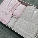 سرویس کامل حوله دونفره دانتل کرالیچه صورتی نسکافه ای - تصویر 4